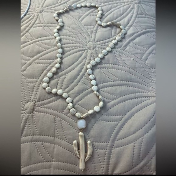 Western Cactus Natural Stone Howlite Beaded Necklace - Picture 9 of 9